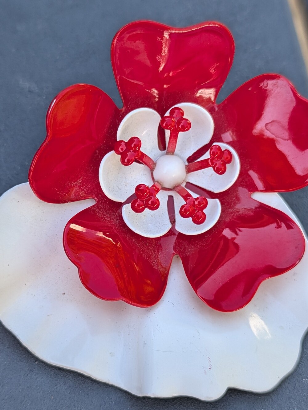 🌺 Vintage Red & White Enamel Flower Brooch – 2" Statement Floral Pin 🌺